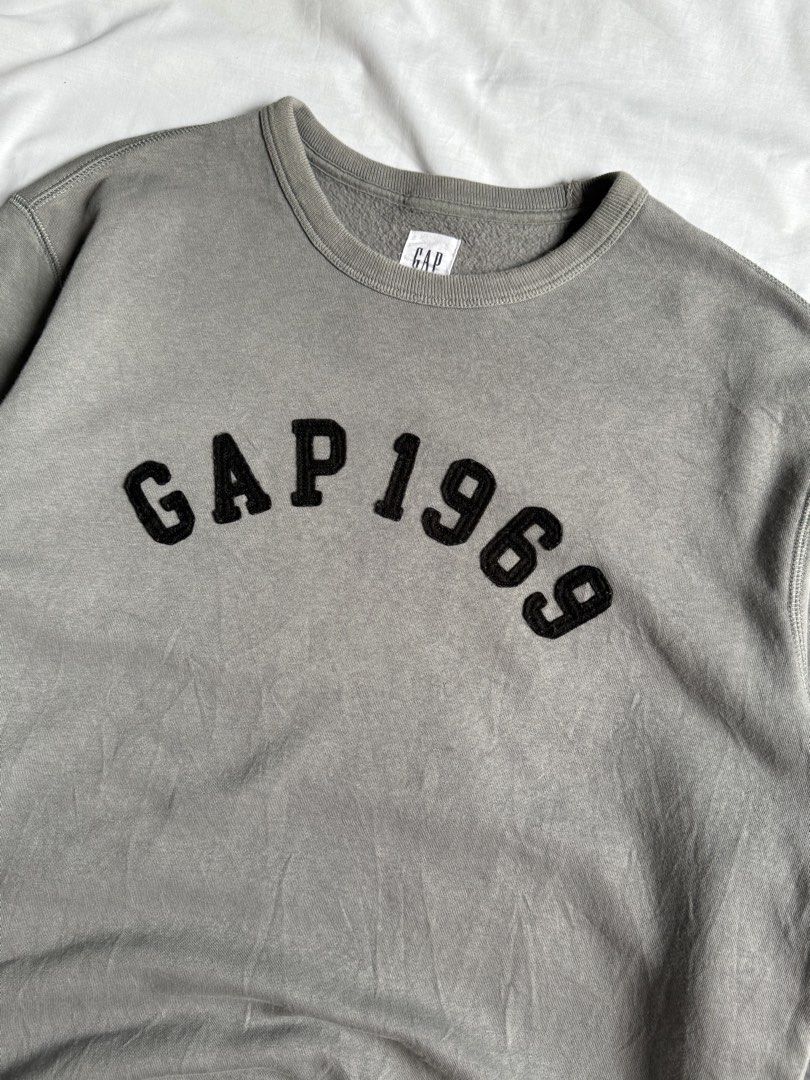 GAP 1969 Grey Crewneck Sweatshirt (Category: Coats, Jackets and Outerwear) located in Binan City. Submitted by davintagefindsph (Listing ID 1462169445, Image 3). Description: AVAILABLE🍀 GAP 1969 Sweatshirt Comfy and Cozy 🥶 L27” W25” - M on tag Condition: 10/10 Issue/s: none Model: 5’2 - 63kg.