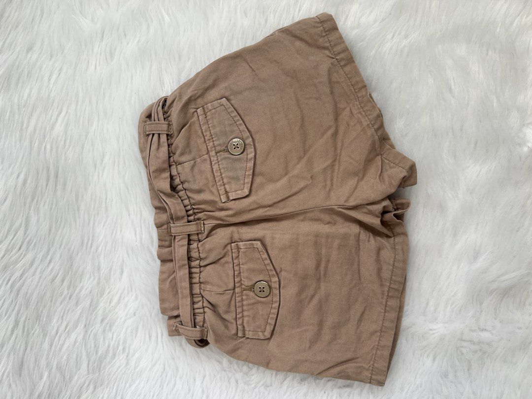 Gap Brown Short 3T (Category: Babies & Kids Fashion) located in Amadeo. Submitted by mavmadel (Listing ID 1462123099, Image 3). Description: -3T on tag -like new ***All items is in excellent to like new condition unless otherwise stated **price is already fixed ! Worth for its price based on its condition Loc: cavite.