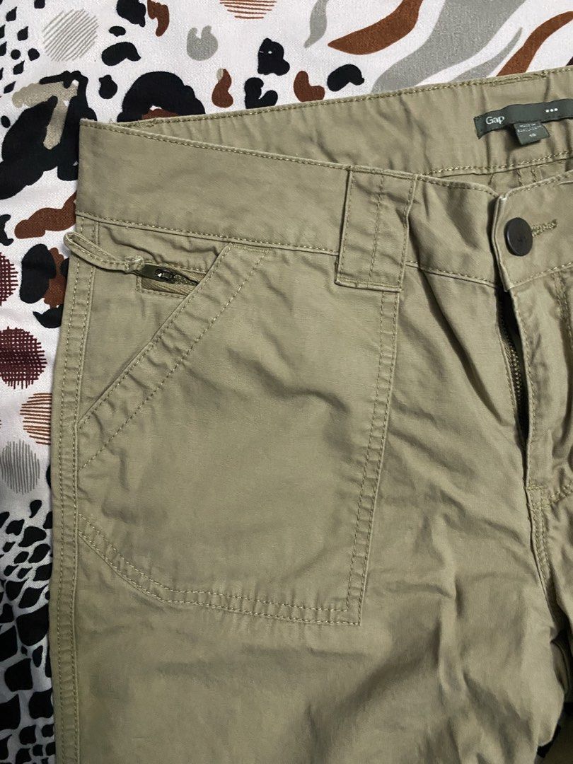 GAP Ladies capri chinos (Category: Other Bottoms) located in Quezon City. Submitted by elmiras_closet (Listing ID 1462046368, Image 2). Description: very good condition ladies chinos no flaws or issue Original apparel . From US Balikbayan box.