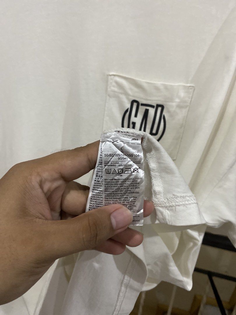 Gap Pocket Tee (Category: Tshirts & Polo Shirts ) located in Rizal. Submitted by channzy (Listing ID 1462064504, Image 3). Description: PAYMENT FIRST‼️ 🚚 COURIER J&T or Lalamove For meetup Cogeo, Antipolo only.
