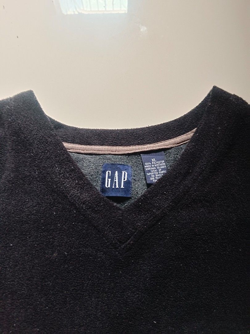 GAP V-Neck Fleece Sweater XL (Category: Coats, Jackets and Outerwear) located in Manila. Submitted by xelll7 (Listing ID 1462078004, Image 1). Description: - Dark grey GAP V-neck sweater - Size: XL - Material: 100% polyester fleece - Features: Comfortable and warm - Ideal for: Layering or wearing on its own.