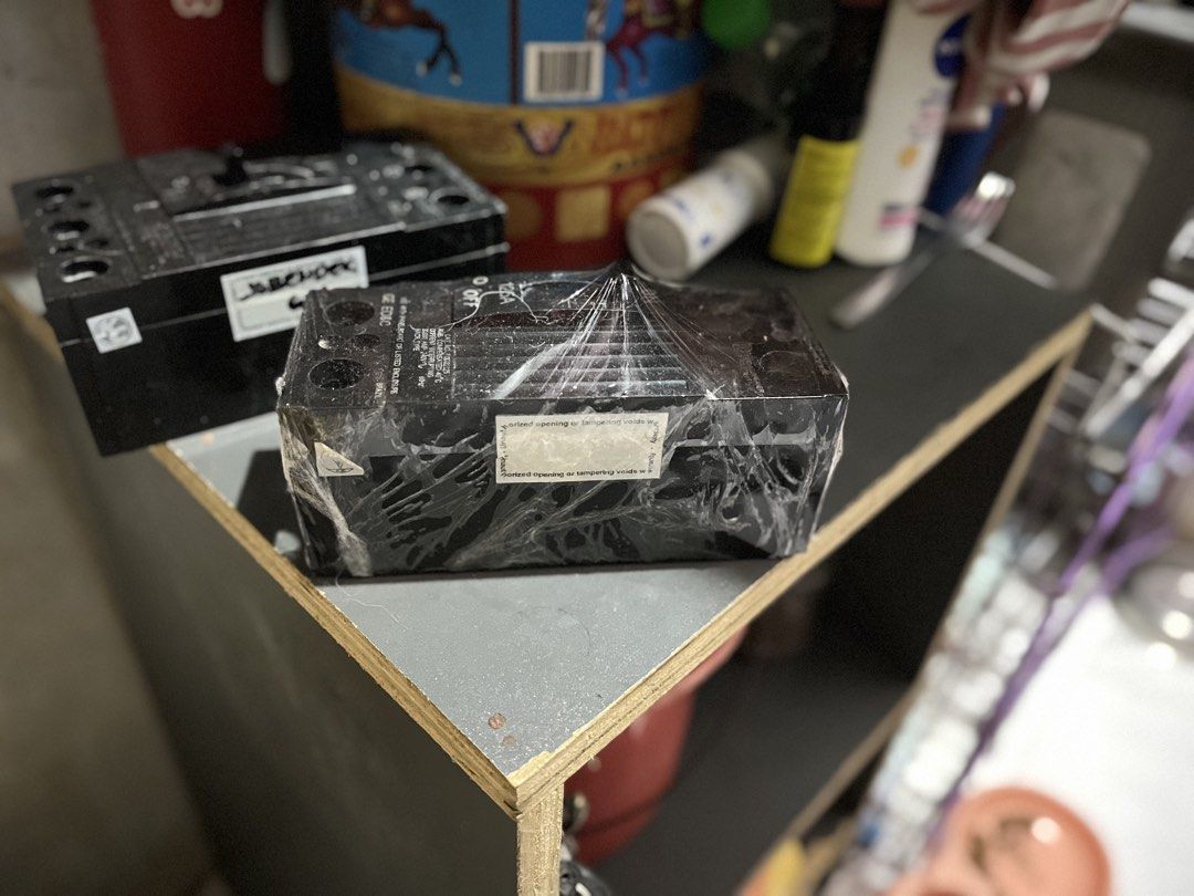 GE CIRCUIT BREAKER 2 hole (Category: Industrial Equipment) located in Manila. Submitted by rarecat.76f658 (Listing ID 1462132214, Image 2). Description: .