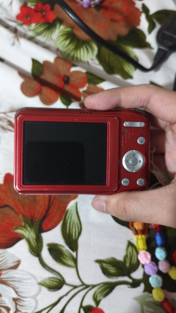 GE J1250 Digicam (Category: Cameras) located in Pasay City. Submitted by re1ch (Listing ID 1462215394, Image 2). Description: GE J1250 12.2MP CCD Digicam ❤️ ₱1,500 negotiable Selling my GE J1250 digital camera 📸 • 12.2MP CCD sensor • 5× optical zoom • Cute red/pink Y2K aesthetic • Flash works • Buttons/functions work • LCD works • Powers on properly ISSUE: Lens error. The camera currently displays a lens error and needs repair before normal shoo