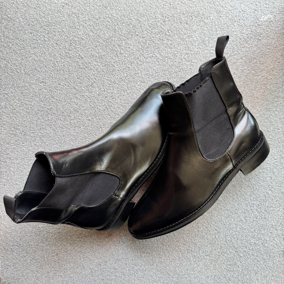 GENUINE RANDOM CHELSEA BOOTS CLASSIC BLACK POINTED TOE (Category: Boots) located in Cagayan de Oro. Submitted by huntbytrickjam.v2 (Listing ID 1462068579, Image 1). Description: GENUINE RANDOM CHELSEA BOOTS CLASSIC BLACK POINTED TOE US 11 / EURO 45 / CM 29 EXCELLENT Pair Only No Issue Not Thrifted M - 2299.
