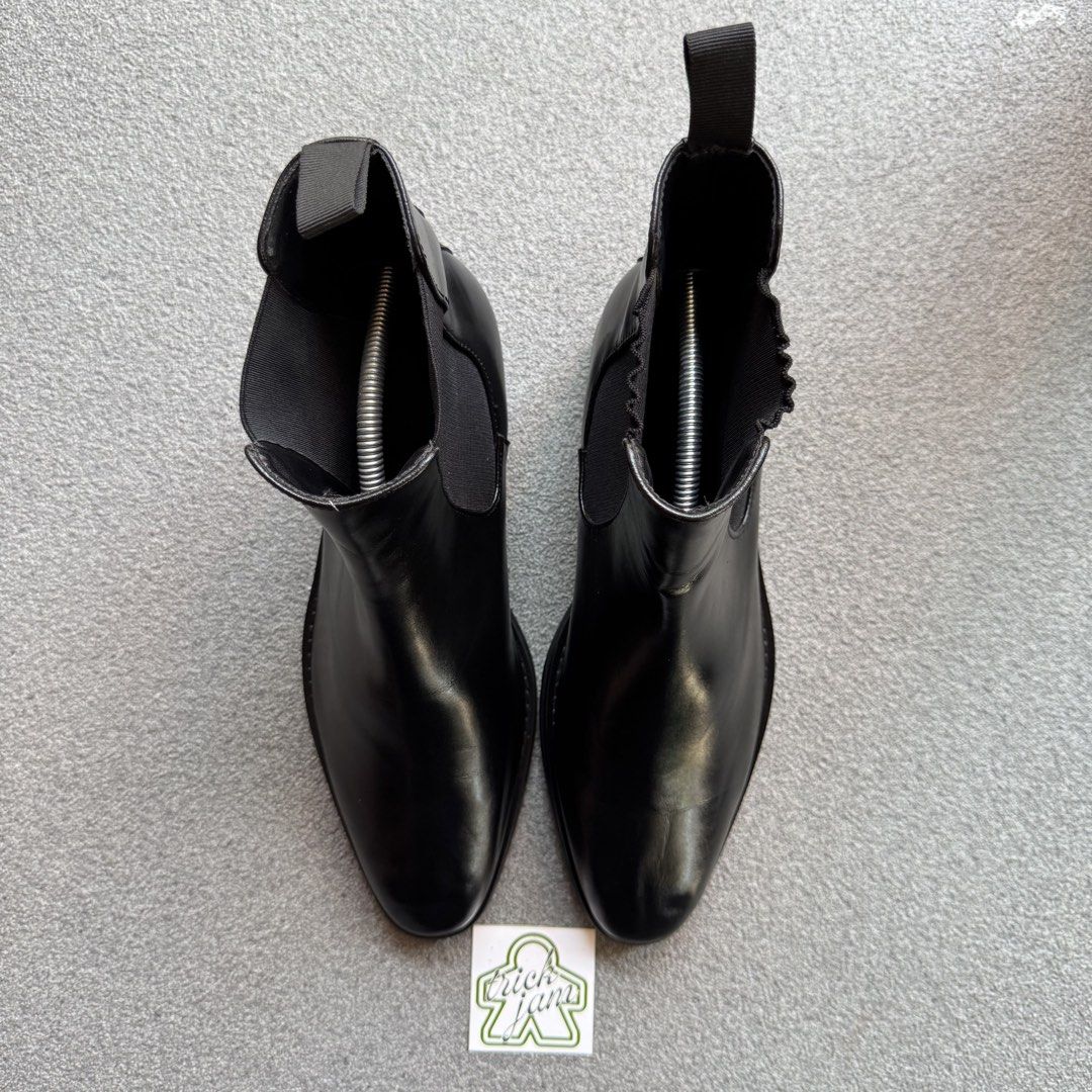 GENUINE RANDOM CHELSEA BOOTS CLASSIC BLACK POINTED TOE (Category: Boots) located in Cagayan de Oro. Submitted by huntbytrickjam.v2 (Listing ID 1462068579, Image 2). Description: GENUINE RANDOM CHELSEA BOOTS CLASSIC BLACK POINTED TOE US 11 / EURO 45 / CM 29 EXCELLENT Pair Only No Issue Not Thrifted M - 2299.