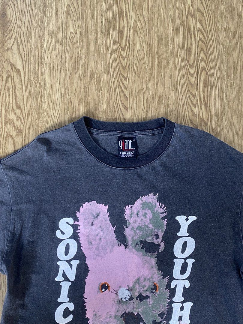 GIANT SONIC YOUTH (Category: Tshirts & Polo Shirts ) located in Cebu City. Submitted by thrift_tired (Listing ID 1462177999, Image 2). Description: Excellent condition Minor cracks on print Colorate 9.5 L-29 W-21 📍LOCATION : CEBU CITY (SAMBAG 1) Dm for more details 📩📩.