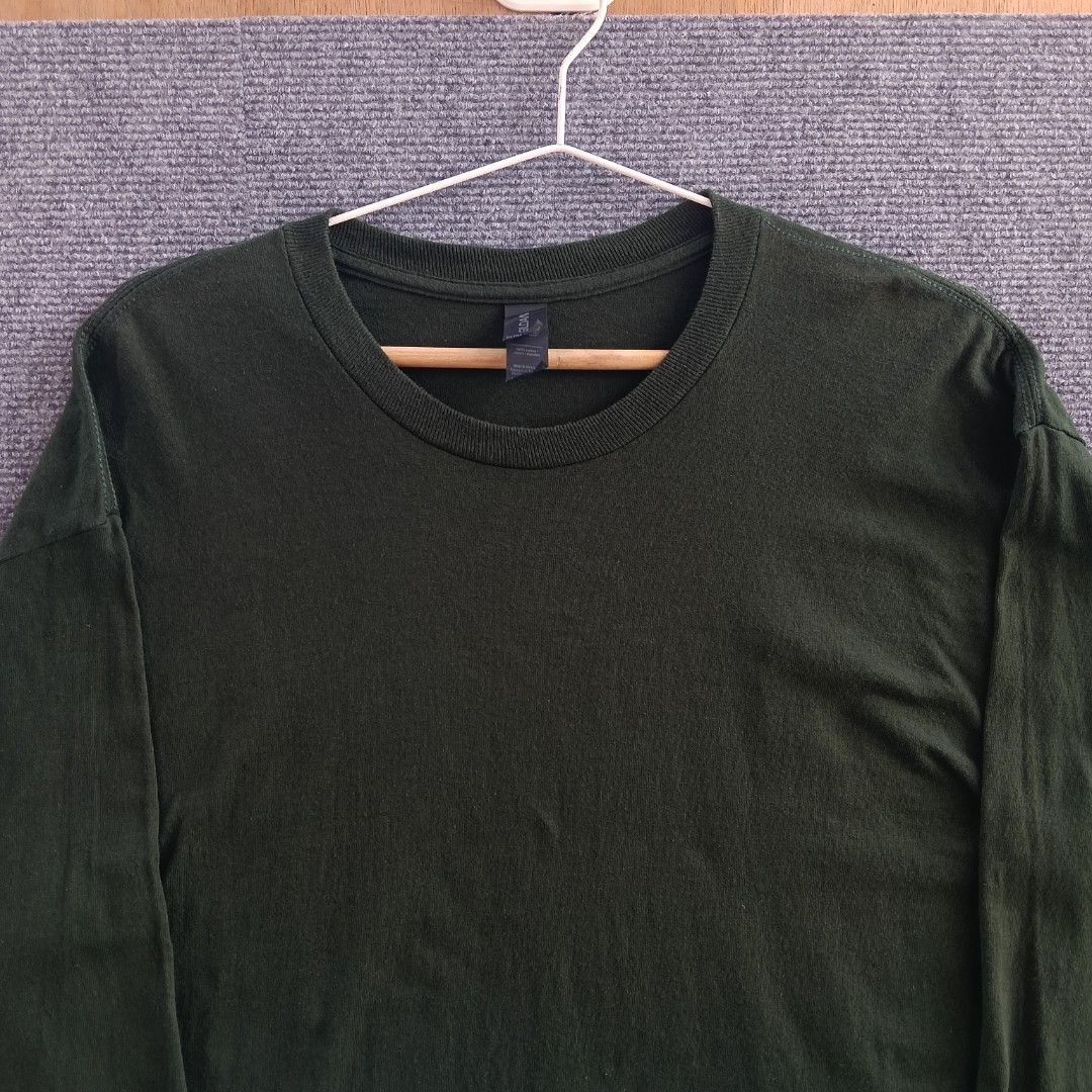 Gildan Moss Green Blank Long Sleeve (Category: Coats, Jackets and Outerwear) located in Puerto Princesa. Submitted by ukay_spot (Listing ID 1462101737, Image 2). Description: 21 x 29.5 Excellent Pre-owned condition Minimal sunfade shoulder ( Barely noticeable ).