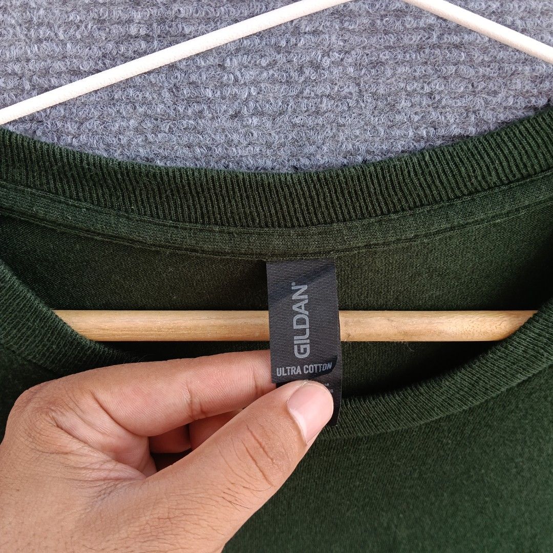 Gildan Moss Green Blank Long Sleeve (Category: Coats, Jackets and Outerwear) located in Puerto Princesa. Submitted by ukay_spot (Listing ID 1462101737, Image 3). Description: 21 x 29.5 Excellent Pre-owned condition Minimal sunfade shoulder ( Barely noticeable ).