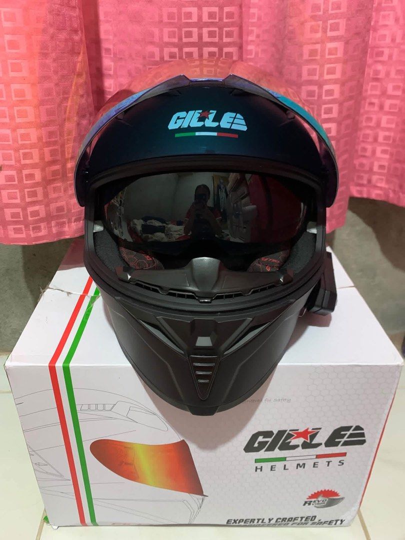Gille Helmets Full Face Motorcycle Helmet with Visor (Category: Helmets and other Riding Gears) located in Mexico. Submitted by wisestone.03b206 (Listing ID 1462084278, Image 2). Description: - Gille full face circuit helmet - Matte black finish - Size: large - Complete accessories with box (may minimal dents sa visor bukod dun wala na issue) 📌intercom not included .