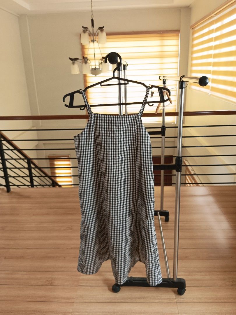 Gingham dress (Category: Dresses) located in Manila. Submitted by yraeclub (Listing ID 1462124579, Image 2). Description: di ko alam kung may kakasya dito eii ♡ size: XS.