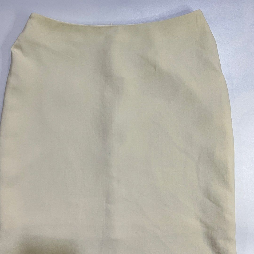 GIORGIO ARMANI PENCIL SKIRT (Category: Luxury Apparel) located in Bacolod City. Submitted by the.finest (Listing ID 1462202146, Image 2). Description: Giorgio Armani Pencil Skirt Waistline: 26 Length: 22.5 Condition: 9/10 3,000+shipping fee.