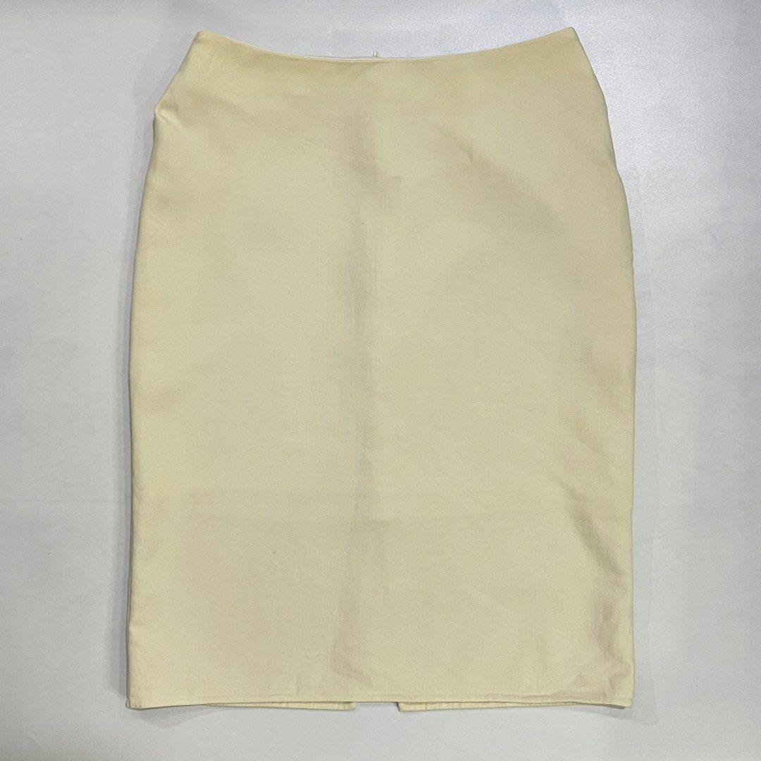 GIORGIO ARMANI PENCIL SKIRT (Category: Luxury Apparel) located in Bacolod City. Submitted by the.finest (Listing ID 1462202146, Image 1). Description: Giorgio Armani Pencil Skirt Waistline: 26 Length: 22.5 Condition: 9/10 3,000+shipping fee.