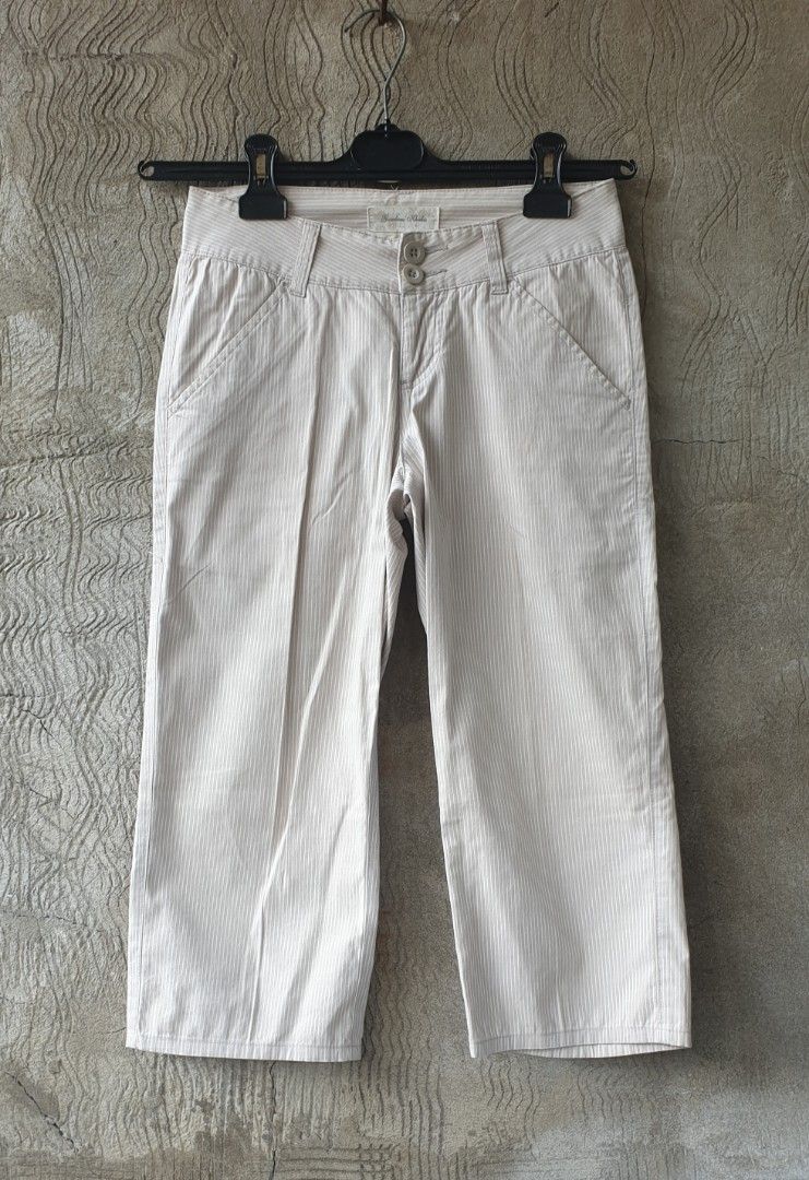 Gordon Khakis Womens 3Forts Pants (Category: Other Bottoms) located in Lucena. Submitted by goodarrivals (Listing ID 1462061983, Image 2). Description: Giordano Khakis Womens 3Forts Pants Likenew Conditions No Issues Wash & Wear p150 + p70SF only🛵 Location: Lucena City, Quezon Courier: JNT Door to Door Pay First | Ship Later MOP | GCASH / MAYA.