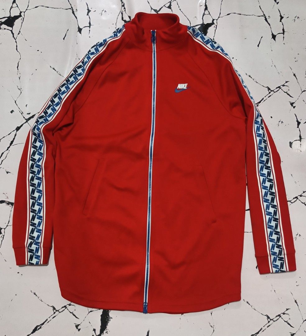 NIKE, TRACK JACKET (Category: Jeans) located in Cebu City. Submitted by papart1993 (Listing ID 1462117122, Image 3). Description: NIKE POLY SIDE TAPE TRACK JACKET EXCELLENT MEDIUM TO LARGE FIT 22 W 31 L 📩 CEBU LOCATION.