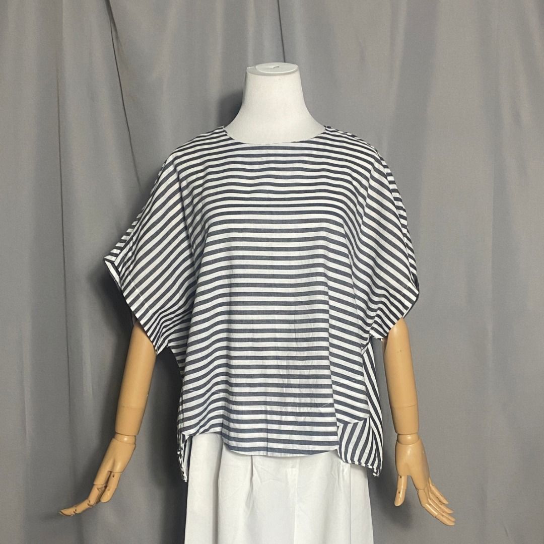 Gray Horizontal Stripes Boxy Top (Category: Shirts) located in Las Pinas. Submitted by ipickyou (Listing ID 1462188944, Image 1). Description: Unwashed Condition: 10/10 𝗠𝗲𝗮𝘀𝘂𝗿𝗲𝗺𝗲𝗻𝘁𝘀 𝘄𝗵𝗲𝗻 𝗹𝗮𝗶𝗱 𝗳𝗹𝗮𝘁: -Length: H 23”, L 25” .