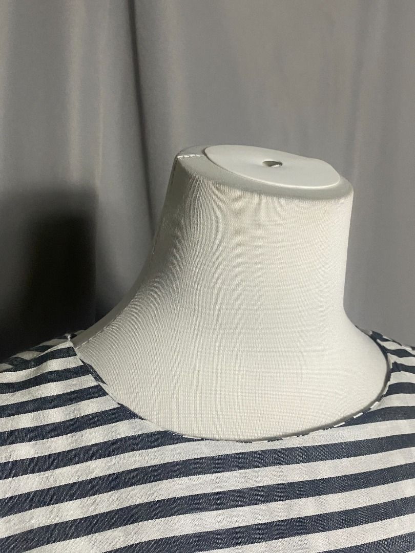 Gray Horizontal Stripes Boxy Top (Category: Shirts) located in Las Pinas. Submitted by ipickyou (Listing ID 1462188944, Image 3). Description: Unwashed Condition: 10/10 𝗠𝗲𝗮𝘀𝘂𝗿𝗲𝗺𝗲𝗻𝘁𝘀 𝘄𝗵𝗲𝗻 𝗹𝗮𝗶𝗱 𝗳𝗹𝗮𝘁: -Length: H 23”, L 25” .