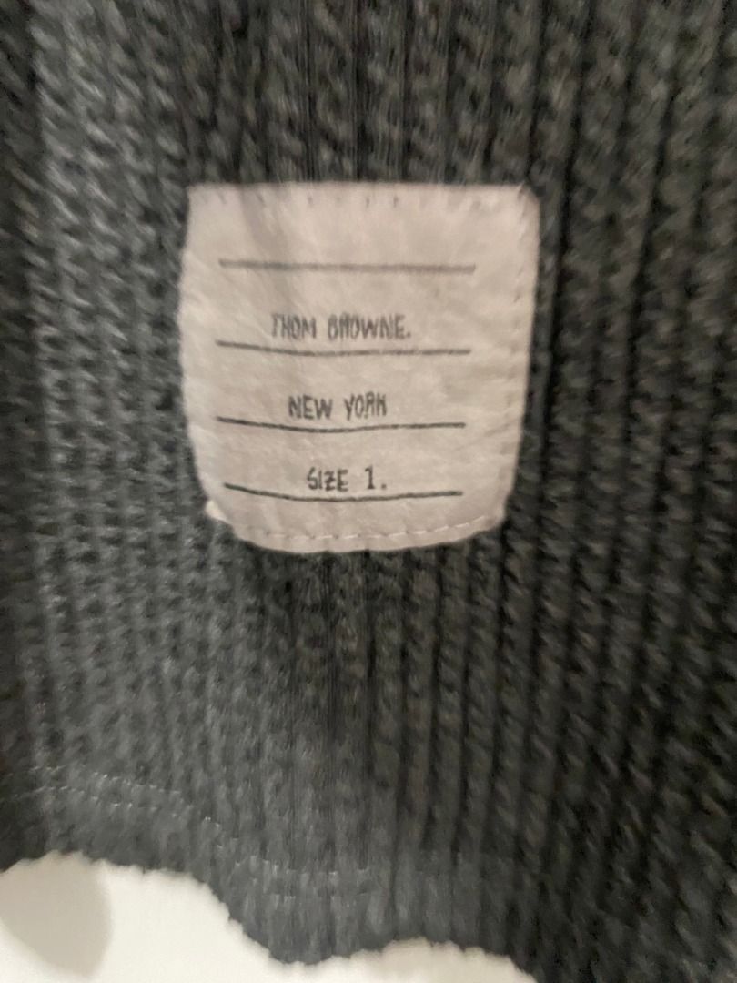 gray tee (Category: Shirts) located in Quezon City. Submitted by kastiel00 (Listing ID 1462204663, Image 3). Description: medium to large.