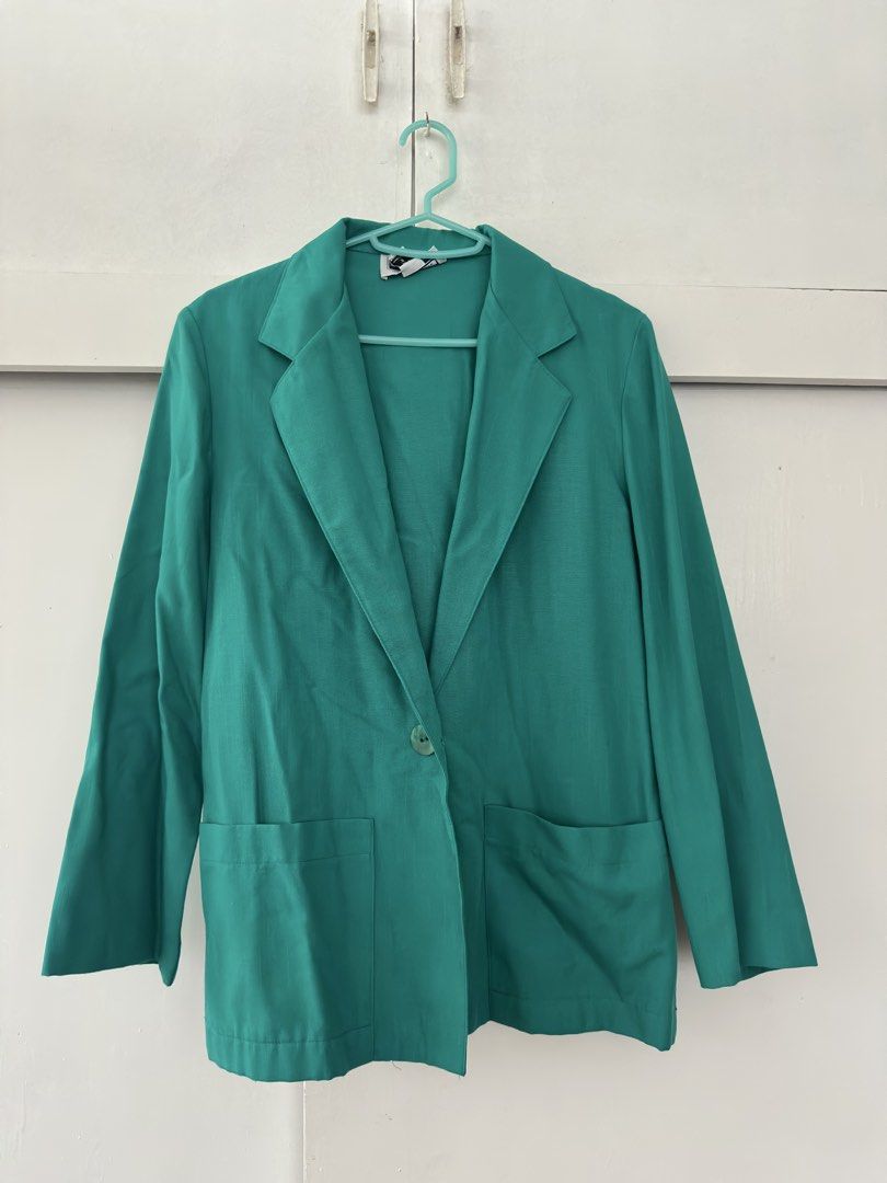 Green Coat / Blazer (Category: Coats, Jackets and Outerwear) located in Paranaque City. Submitted by ynaah_ (Listing ID 1462124982, Image 1). Description: Emerald Green Coat - Perfect for office wear - Fits small to medium frame - Never used dm for more details .