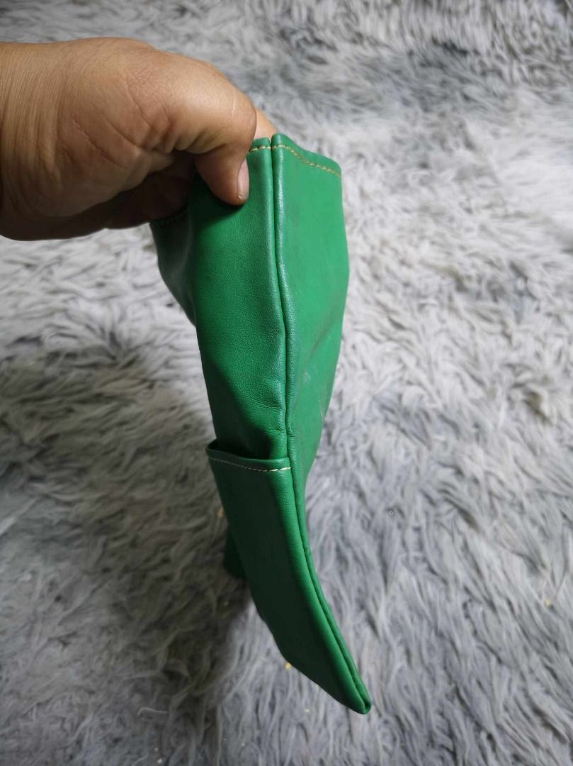 Green Soft leather Foldable Coin Purse (Category: Purses & Pouches) located in Santa Cruz. Submitted by jmy_surplus.2 (Listing ID 1462172792, Image 2). Description: Size ; L - 8.4 W - 6.4 Color ; Green Type ; Purse Brand ; No brand Material ; Leather Style ; Green Leather Purse LR 129 JMY 1 Batch #221.