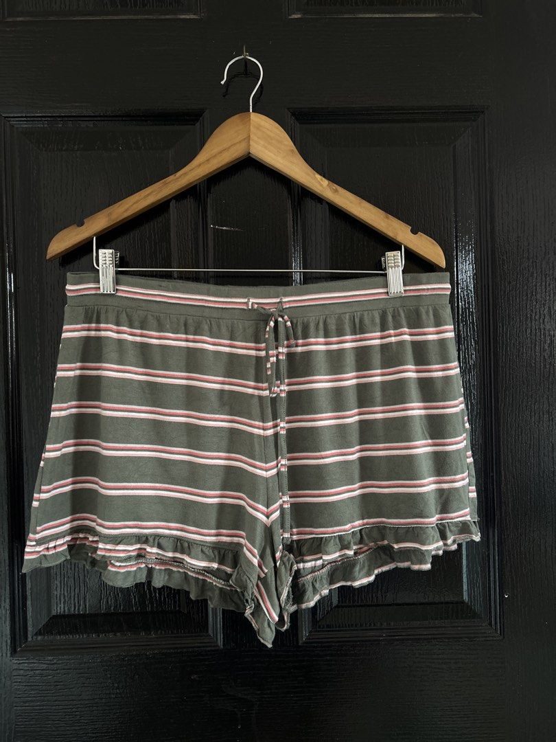 Green stripes with ruffles and drawstring (Category: Shorts) located in Las Pinas. Submitted by kukayskabinet (Listing ID 1462125001, Image 1). Description: SUPER COMFY!!! 📌last price posted 📌no haggling, (TAWAD ) items are already on sale 📌 items posted are either brand new or pre-loved 📌 manage your expectations and buy at your own risk. .