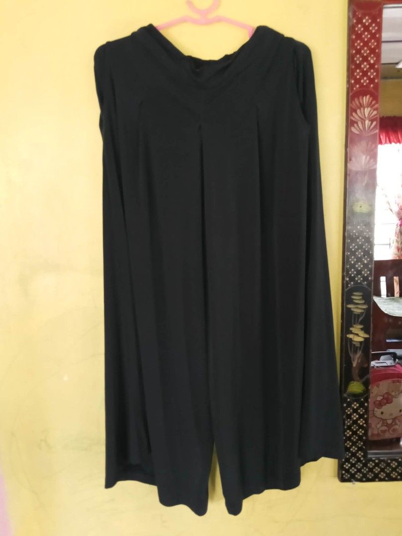 Grey Wide leg Pants Size: Large (Category: Other Bottoms) located in Navotas City. Submitted by vanilla_sandalwood (Listing ID 1462076389, Image 1). Description: -Brand: Shelley -Color: Grey -Size: large -Flowy Fabric -Like New -Good Condition -Ukay Japan Bale.