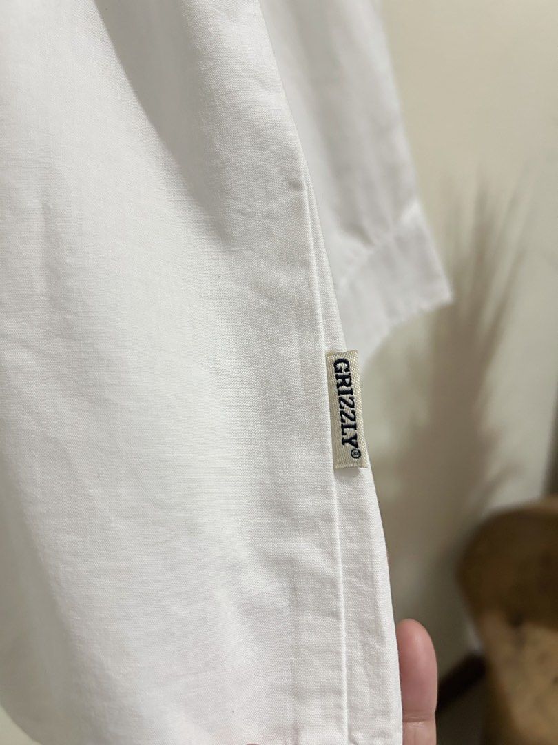 Grizzly White Long- Sleeve Button-Down (Category: Babies & Kids Fashion) located in Manila. Submitted by maison_marie (Listing ID 1462190324, Image 3). Description: Brand: Grizzly Original Unisex Size: 6 on tag Purchased from SM Department Store in February 2025 and used only once for a rondalla concert.My daughter was already 10 years old when she wore it. She is petite, so it fit her well. Location: Malate, Manila Available for pick-up or same-