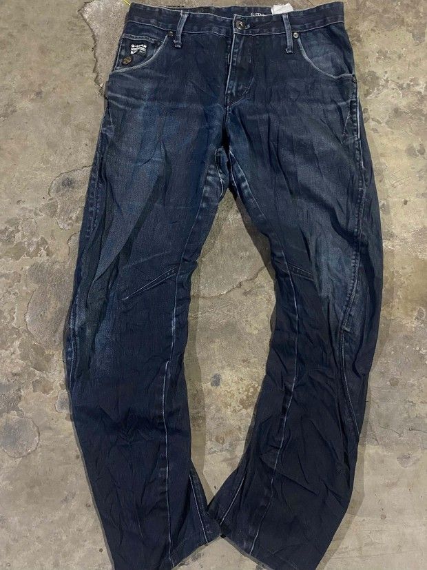 G-Star RAW Men's Jeans (Category: Jeans) located in Bacolod City. Submitted by carlo1019 (Listing ID 1462157378, Image 2). Description: - Dark wash G-Star RAW jeans - Classic five-pocket design - Unique seam detailing on legs - G-Star logo on back pocket - Ideal for casual wear.