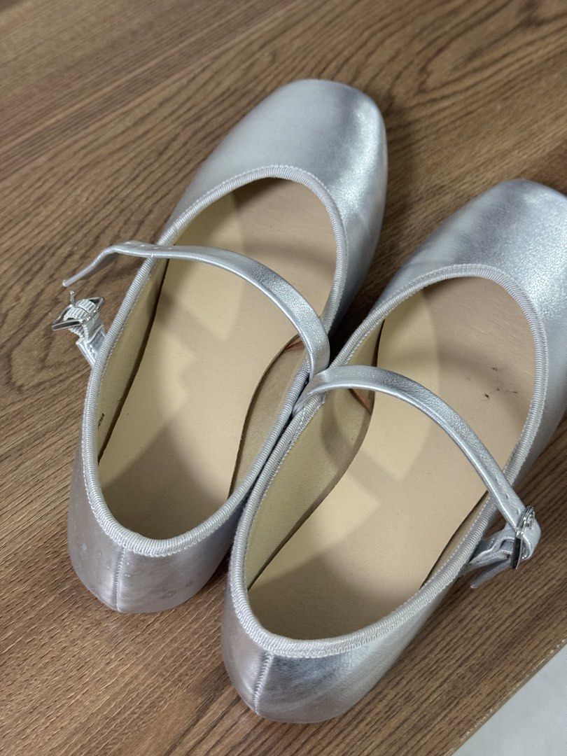 GU ballet flats (Category: Flats & Sandals) located in Cebu City. Submitted by _rjislajmnz (Listing ID 1462065223, Image 3). Description: Size 5.5 wmns.
