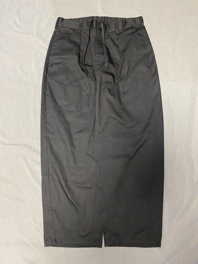 GU BARREL PANTS (Category: Trousers) located in Cabuyao City. Submitted by ukaythriftshirt (Listing ID 1462133929, Image 1). Description: GU BARREL PANTS GOOD AS NEW WAIST 34 LENGTH 39 THIGH 16 COLOR RATE 9/10 NO ISSUE - 699.