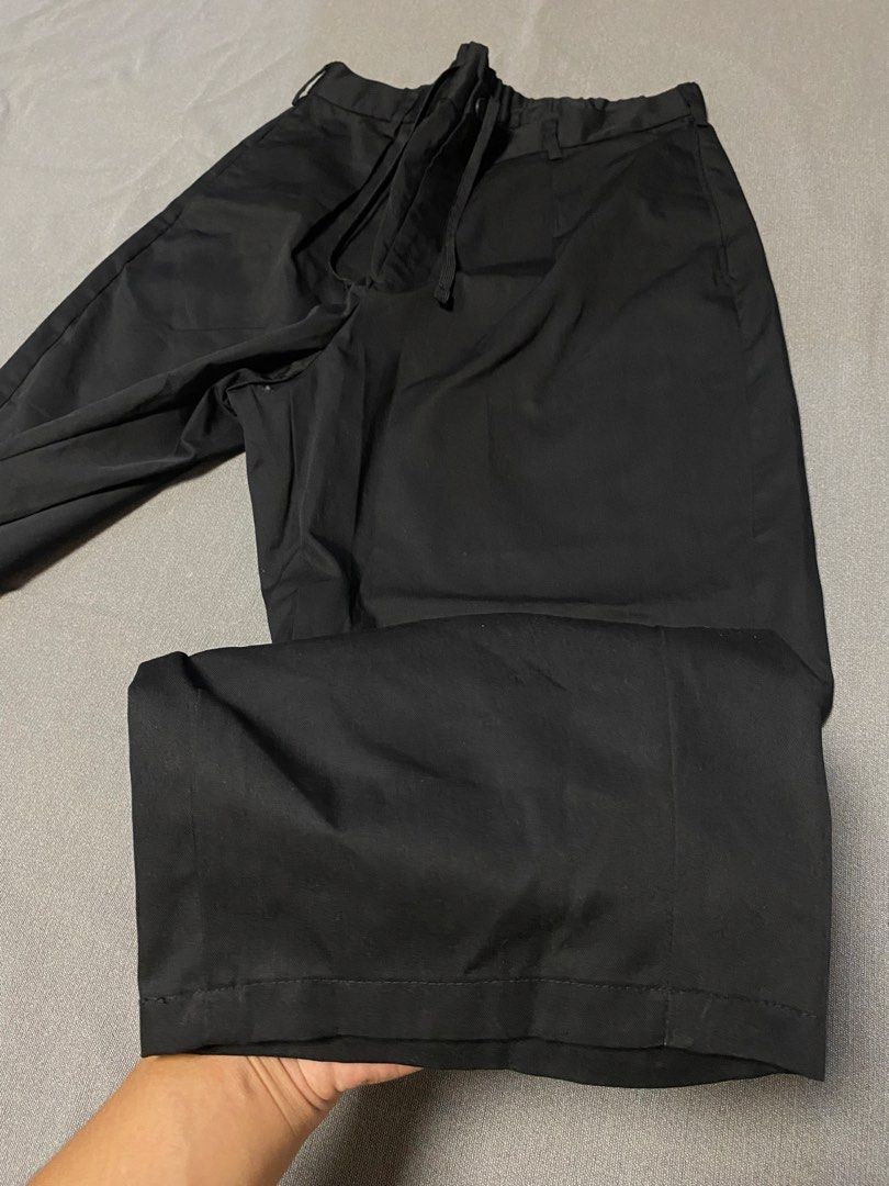 GU BARREL PANTS (Category: Trousers) located in Cabuyao City. Submitted by ukaythriftshirt (Listing ID 1462133929, Image 2). Description: GU BARREL PANTS GOOD AS NEW WAIST 34 LENGTH 39 THIGH 16 COLOR RATE 9/10 NO ISSUE - 699.