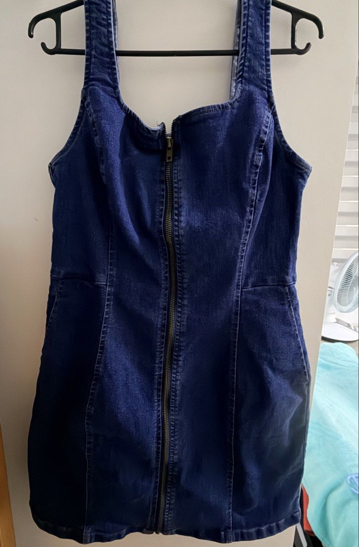 GU Denim mini dress (Category: Dresses) located in Taguig. Submitted by aileenraymnd (Listing ID 1462096545, Image 2). Description: GU Denim dress Like new - Never worn No issues Size: Medium .