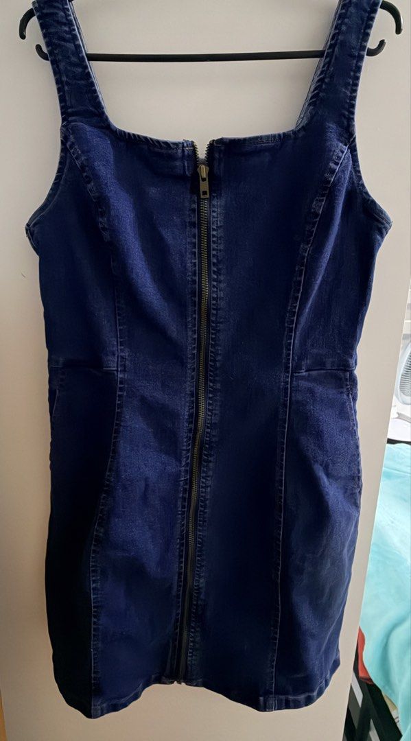 GU Denim mini dress (Category: Dresses) located in Taguig. Submitted by aileenraymnd (Listing ID 1462096545, Image 3). Description: GU Denim dress Like new - Never worn No issues Size: Medium .