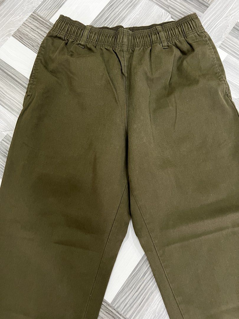 GU Olive Green Pants (Category: Jeans) located in Baguio. Submitted by zyddd014 (Listing ID 1462182925, Image 2). Description: GU Olive Green pants W: 30-32 L: 38 Hita: 13 Leg opening: 8.5 Excellent 500 Baguio.
