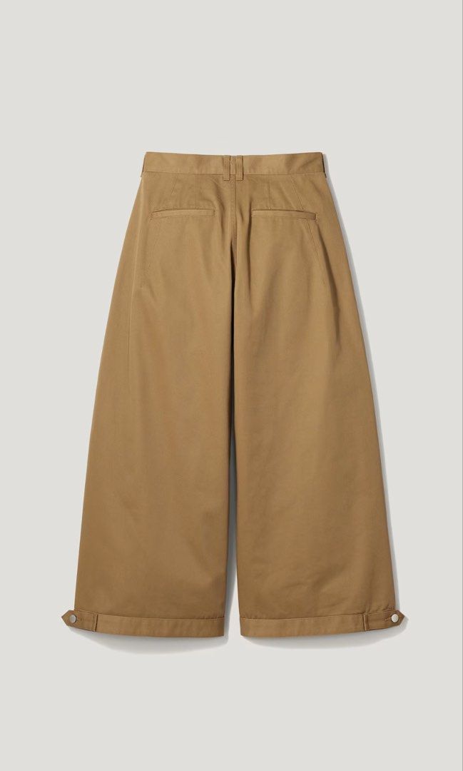 GU rokh balloon pants (Category: Jeans) located in Manila. Submitted by ourburstingwardrobe_ (Listing ID 1462068393, Image 2). Description: Size Medium Worn for 2 hours only Ordered from GU japan 1,690.00 Very pretty pants in camel brown color.
