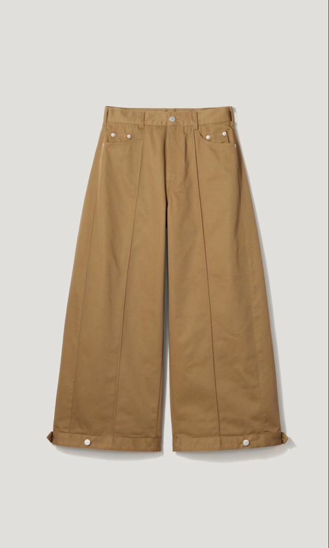 GU rokh balloon pants (Category: Jeans) located in Manila. Submitted by ourburstingwardrobe_ (Listing ID 1462068393, Image 1). Description: Size Medium Worn for 2 hours only Ordered from GU japan 1,690.00 Very pretty pants in camel brown color.