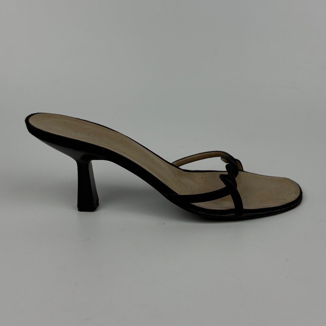 Gucci - Tom Ford - Twisted Kitten Heels (Category: Sneakers & Footwear) located in Bacolod City. Submitted by cast.archives (Listing ID 1462179126, Image 2). Description: Gucci - Tom Ford - Twisted Kitten Heels Size: 35.5 fits 37 | 24cm Condition: Very good Flaw: Normal sign of used.