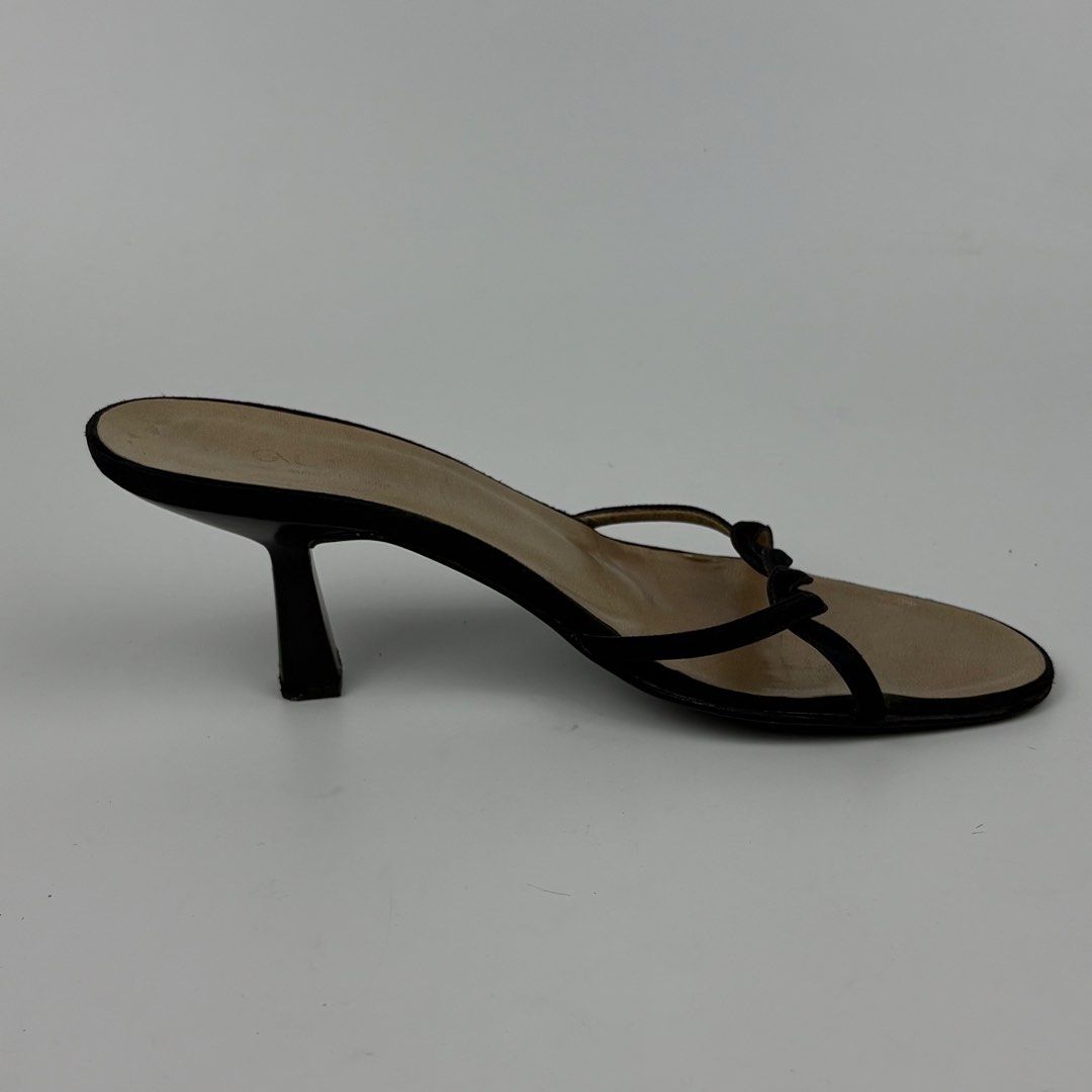 Gucci - Tom Ford - Twisted Kitten Heels (Category: Sneakers & Footwear) located in Bacolod City. Submitted by cast.archives (Listing ID 1462179126, Image 3). Description: Gucci - Tom Ford - Twisted Kitten Heels Size: 35.5 fits 37 | 24cm Condition: Very good Flaw: Normal sign of used.