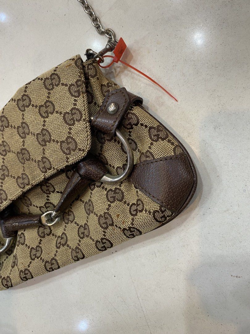 Gucci shoulder bag (Category: Shoulder Bags) located in Quezon City. Submitted by yoshitandie (Listing ID 1462197151, Image 2). Description: Gucci shoulder kili bag❗️ -Coded -Good condition -No major flAws Pwede po sa maselan goods papo ang bag..