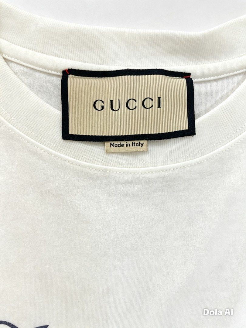GUCCI SWEATHER (Category: Coats, Jackets and Outerwear) located in Tuguegarao City. Submitted by nero_28 (Listing ID 1462179784, Image 3). Description: Issue mejo fade print Dimes 25/21.