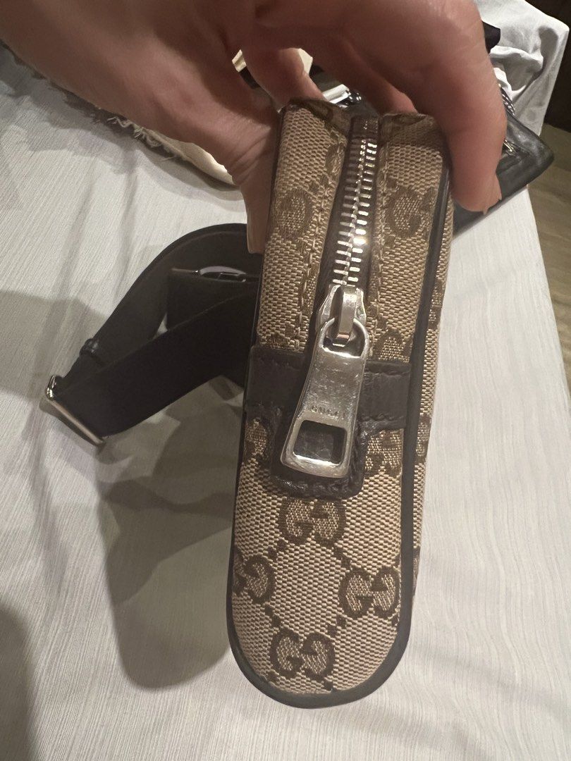 Gucci unisex beltbag (Category: Cross-body Bags) located in Pasig City. Submitted by 2etal (Listing ID 1462087246, Image 3). Description: .