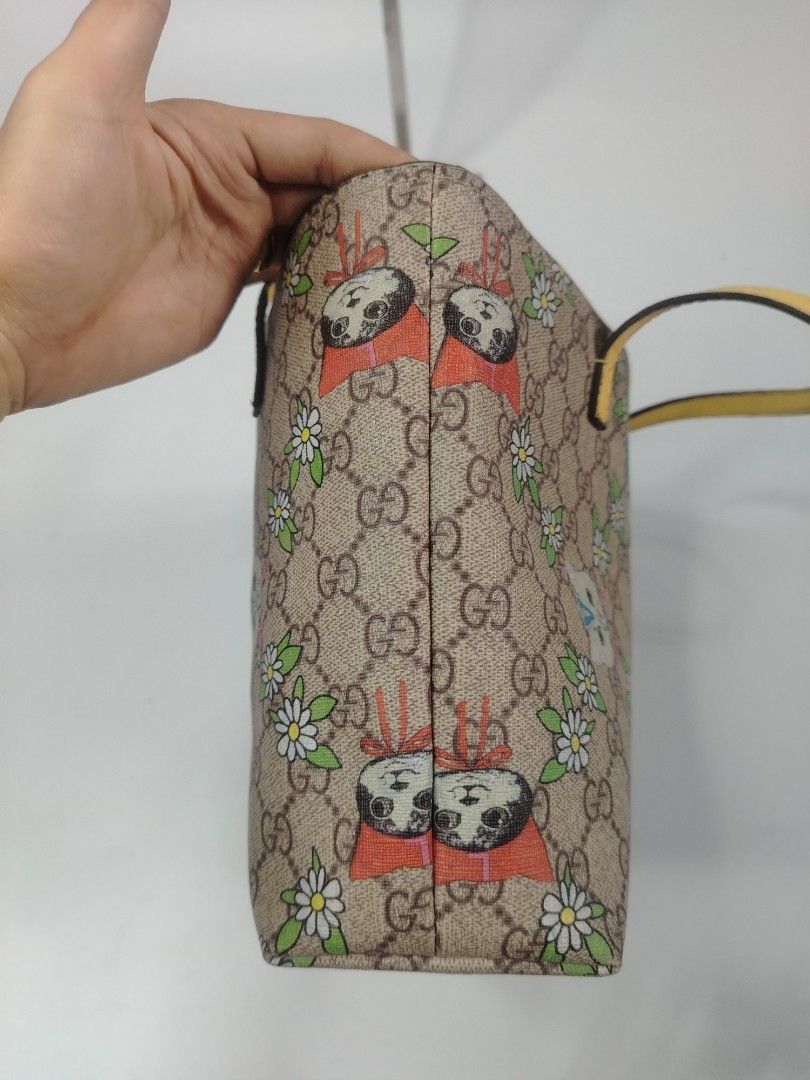 Gucci yuko higuchi tote bag (Category: Tote Bags) located in San Carlos. Submitted by fashiondesancarlos05 (Listing ID 1462084982, Image 3). Description: Needs cleaning Needs restoration.