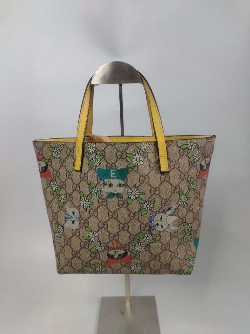 Gucci yuko higuchi tote bag (Category: Tote Bags) located in San Carlos. Submitted by fashiondesancarlos05 (Listing ID 1462084982, Image 1). Description: Needs cleaning Needs restoration.