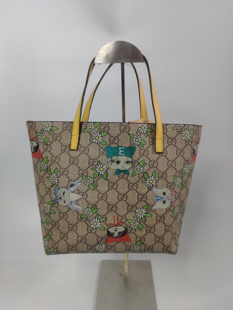 Gucci yuko higuchi tote bag (Category: Tote Bags) located in San Carlos. Submitted by fashiondesancarlos05 (Listing ID 1462084982, Image 2). Description: Needs cleaning Needs restoration.