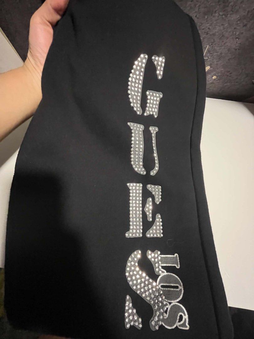 Guess jogging pants( original) (Category: Luxury Apparel) located in Caloocan City. Submitted by trebdy01 (Listing ID 1462168265, Image 2). Description: Used it twice Size medium but can fit to large.