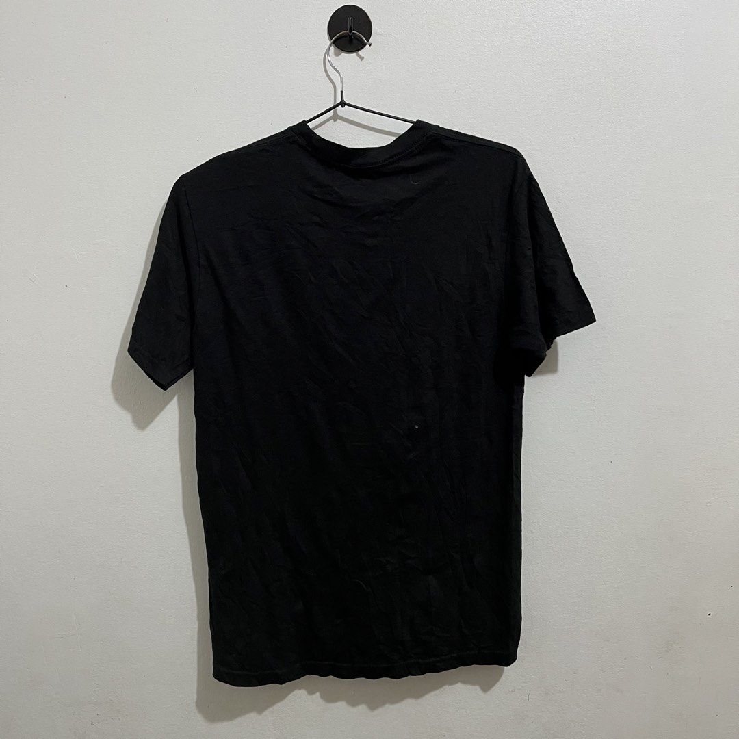 Guns n Roses official merch tee (Category: Tshirts & Polo Shirts ) located in Sipalay. Submitted by trustmeyoullbefine (Listing ID 1462145655, Image 2). Description: Small 18W 26L Good as new No flaws.