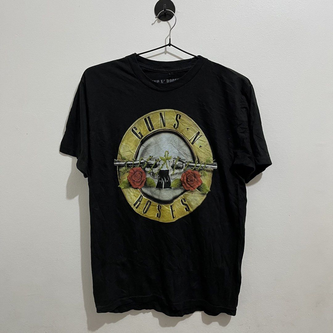 Guns n Roses official merch tee (Category: Tshirts & Polo Shirts ) located in Sipalay. Submitted by trustmeyoullbefine (Listing ID 1462145655, Image 1). Description: Small 18W 26L Good as new No flaws.