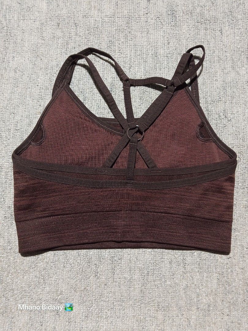 Gymshark Adapt Marl Seamless Bra - Size Small (Category: Activewear) located in Valencia. Submitted by mhano_bidaay_outdoors_218 (Listing ID 1462192685, Image 3). Description: - Gymshark Adapt Marl Seamless Bra - Size: Small - Color: Marl Brown - Features: Comes with pads, strappy back design - Condition: Excellent - Perfect for workouts or everyday wear.