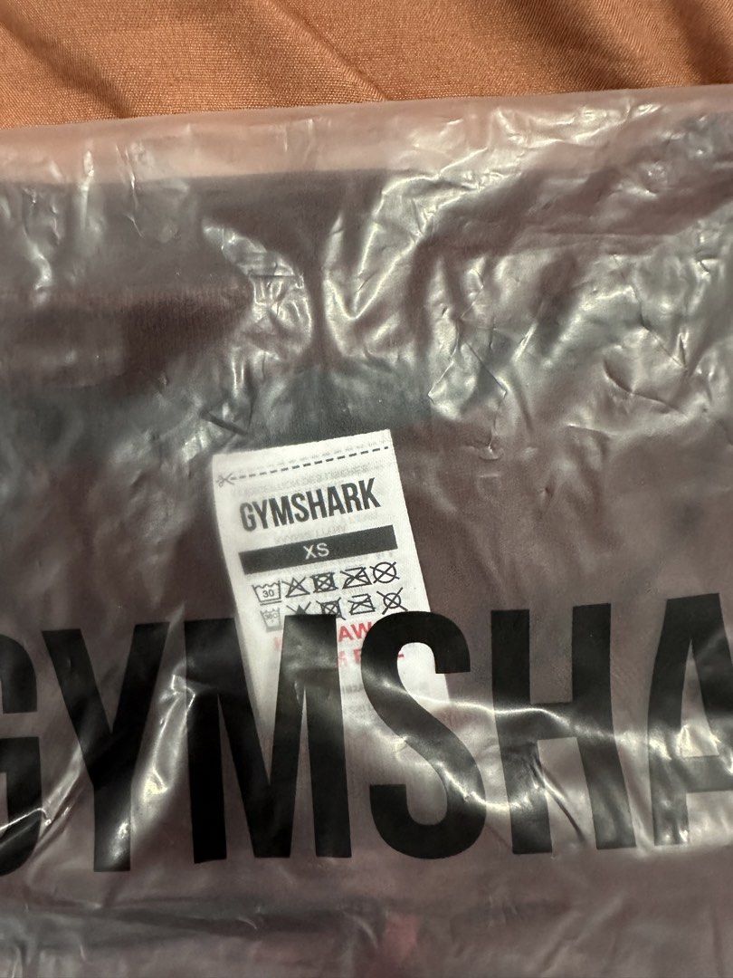 Gymshark Shadow Seamless Red (Category: Activewear) located in Pasay City. Submitted by xansells (Listing ID 1462138721, Image 2). Description: XS. Rfs: extra piece.