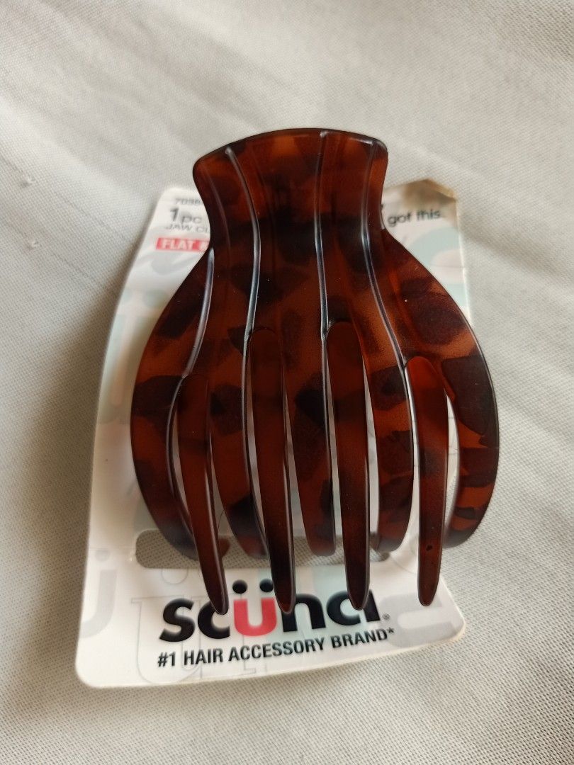 Hair Clip Bundle (Category: Hair) located in Iriga City. Submitted by reikakoleksyon (Listing ID 1462064506, Image 3). Description: ‼️ SCÜNCI ®️‼️ Hair Clamp BRAND NEW 💯% Original Item Bought from US 👍TAKE ALL.