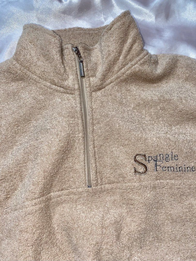 Half-Zip Pullover Sweater (Category: Coats, Jackets and Outerwear) located in Quezon City. Submitted by shop.theoldwardrobe (Listing ID 1461835316, Image 3). Description: 🤎 Khaki color 🪡 Fits Small to Medium (slightly oversized fit) 🧵 Fleece-like material Kindly manage your expectations, as this item is preloved and may have some signs of wear. ➡️ Swipe to view more images and details of the item. .